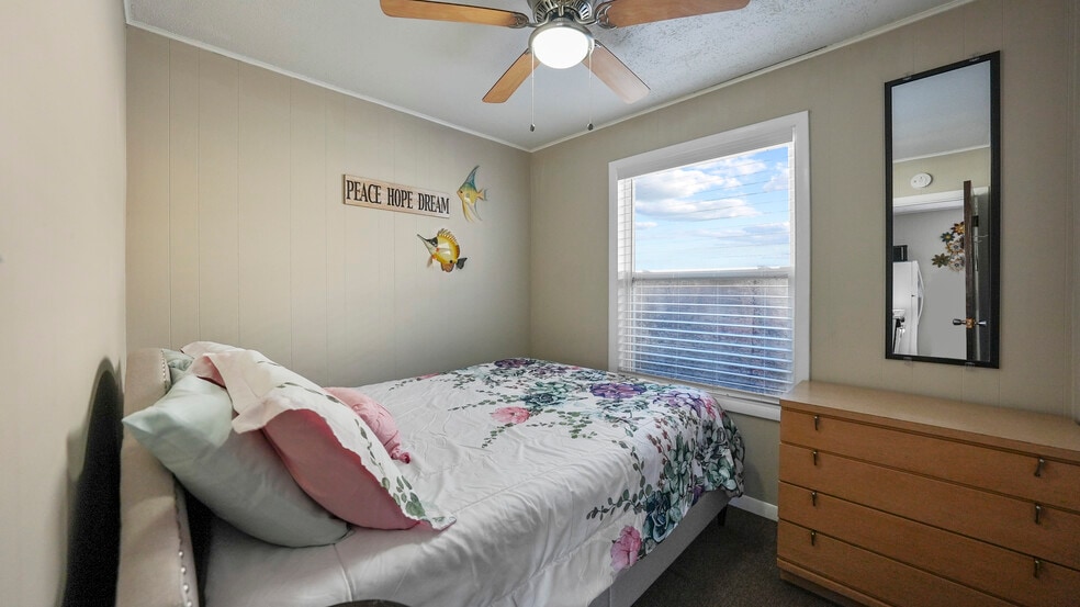 More Photos Of 91 Breeze Dr, Camdenton Hotel For Sale