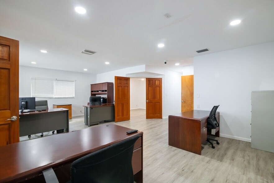 More Photos Of 412 SE 23rd St, Fort Lauderdale Medical For Sale