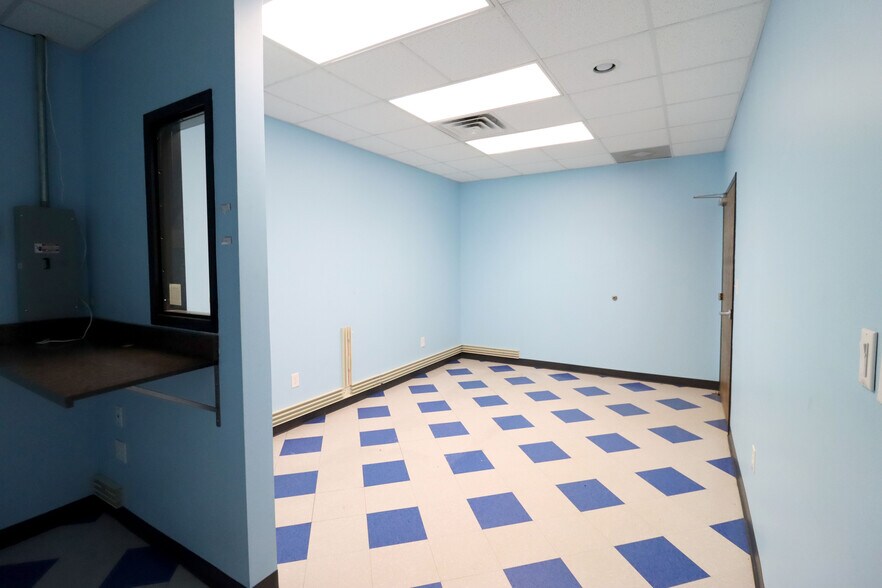 More Photos Of 210 W Longview Ave, Midland Storefront For Lease