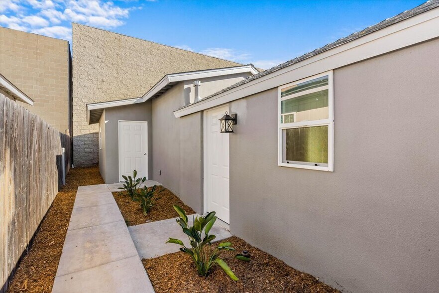 More Photos Of 1425 Coolidge Ave, National City Apartments For Sale