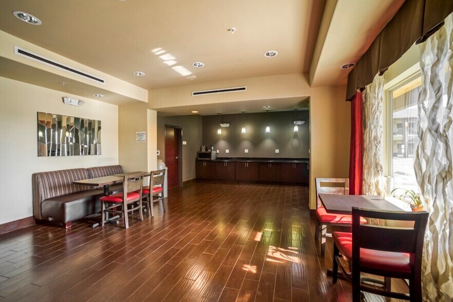 More Photos Of 210 S State Highway 123, Karnes City Hotel For Sale