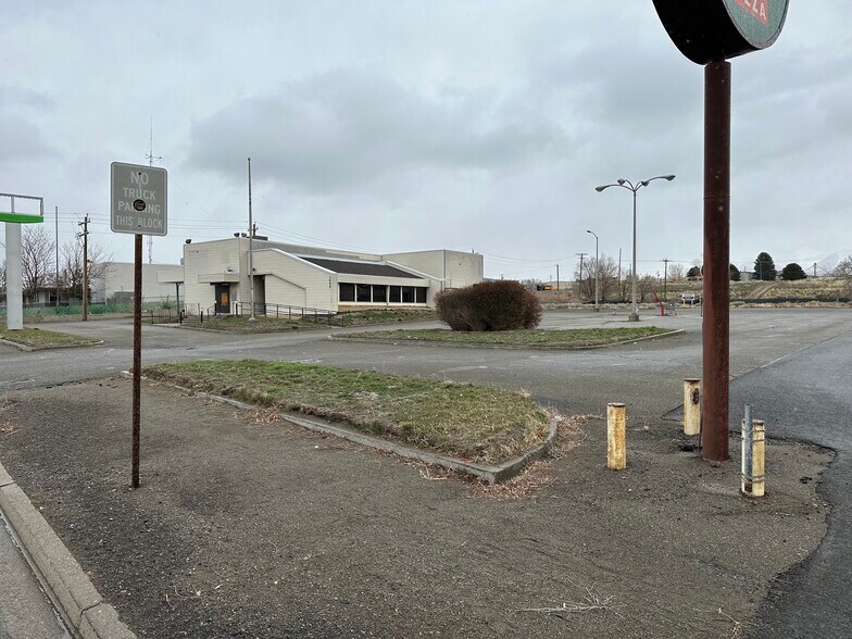 More Photos Of 1005 W 4th St, Winnemucca Bank For Sale