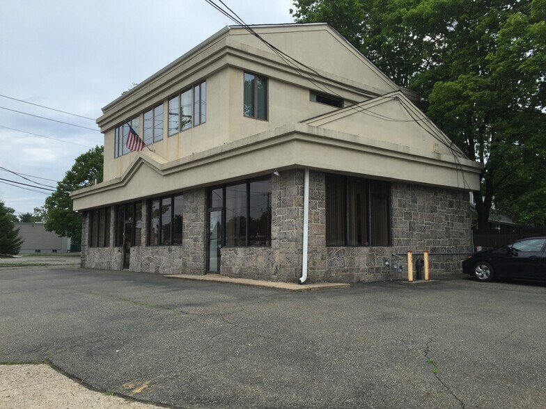 Primary Photo Of 950 Jericho Tpke, Westbury Office For Lease