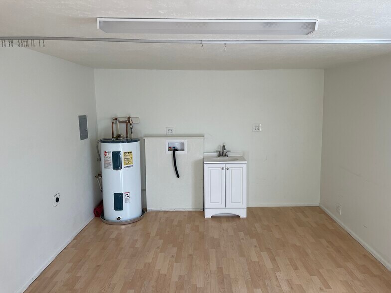 More Photos Of 1715 N Oregon St, Ontario Office For Lease