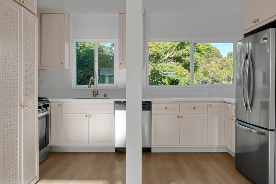 More Photos Of 559 Sunset Ave, Venice Apartments For Sale