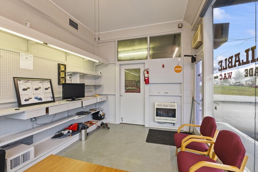 More Photos Of 212 N Main St, Cynthiana Auto Repair For Sale