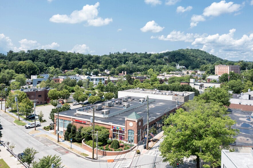 More Photos Of 162 E Main St, Mount Kisco Storefront For Lease