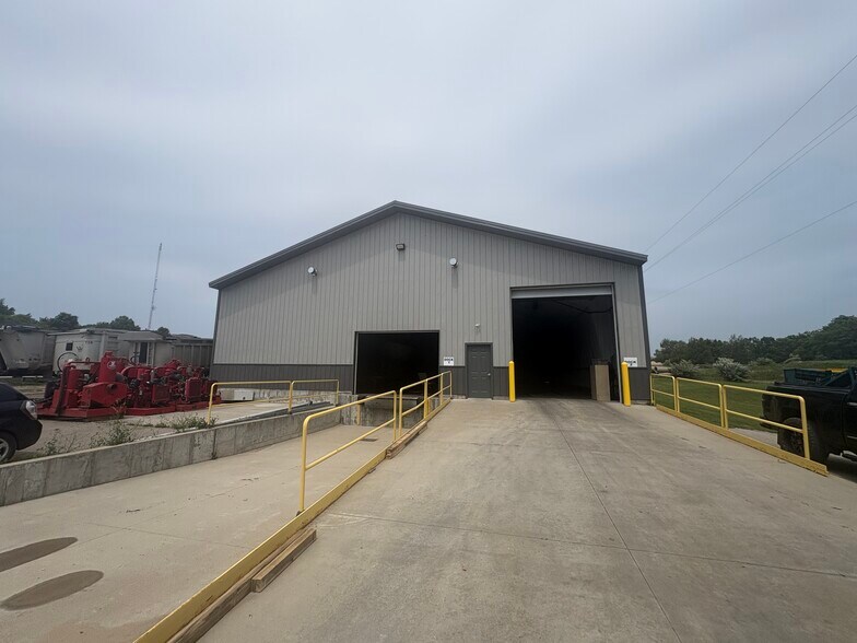More Photos Of 925 E Melendy St, Ludington Warehouse For Lease