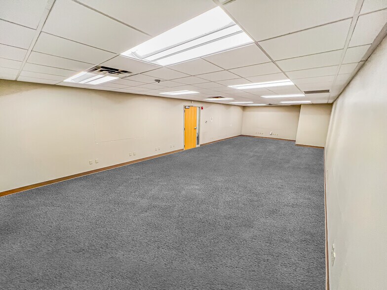 More Photos Of 4411 Woodson Rd, Saint Louis Office For Lease