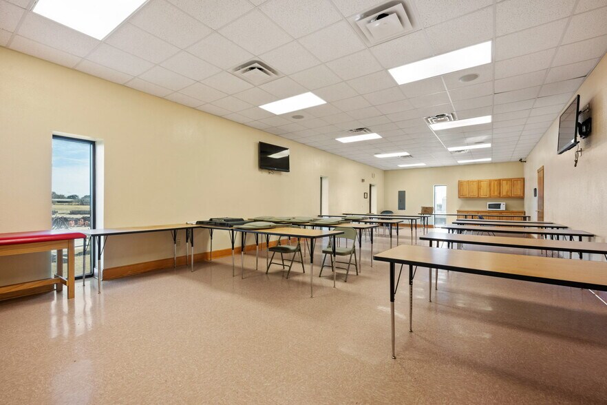 More Photos Of 40 Corgey Rd, Pleasanton Light Manufacturing For Lease