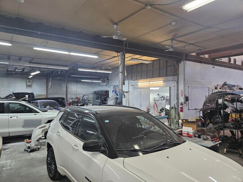 More Photos Of 631 Basin St SW, Ephrata Auto Repair For Sale