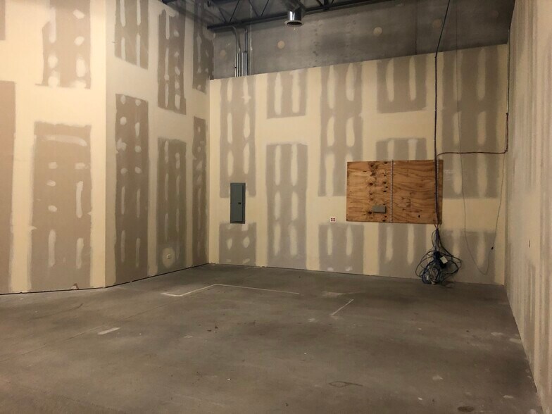 More Photos Of 399 Wall St, Glendale Heights Warehouse For Lease