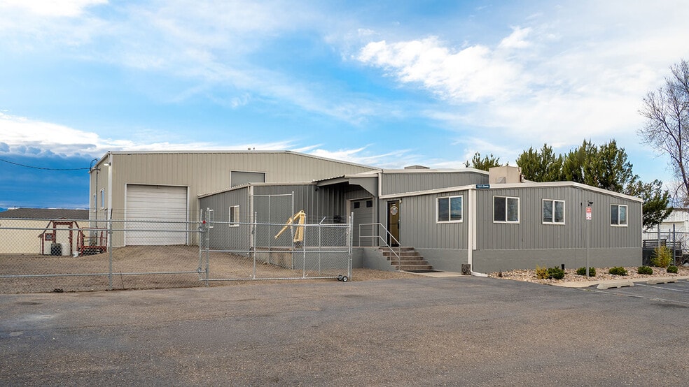 More Photos Of 733 S Bowen St, Longmont Warehouse For Sale