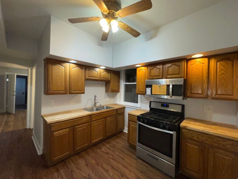 More Photos Of 1721 W 65th St, Chicago Apartments For Sale