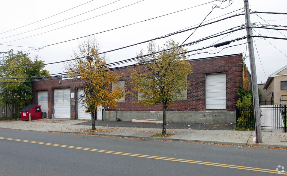 More Photos Of 461 Broad St, Bridgeport Warehouse For Lease