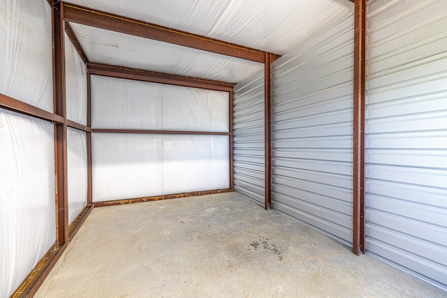 More Photos Of 906 FAIRWAY DR. NAVASOTA, Navasota Specialty For Sale