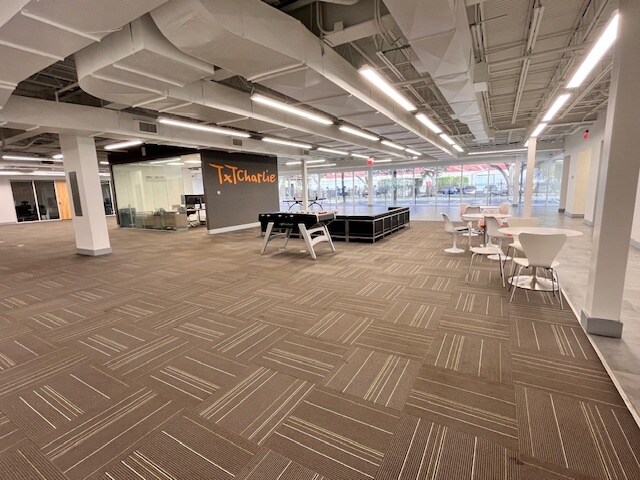 More Photos Of 300 Oakwood Ln, Hollywood Flex For Sale