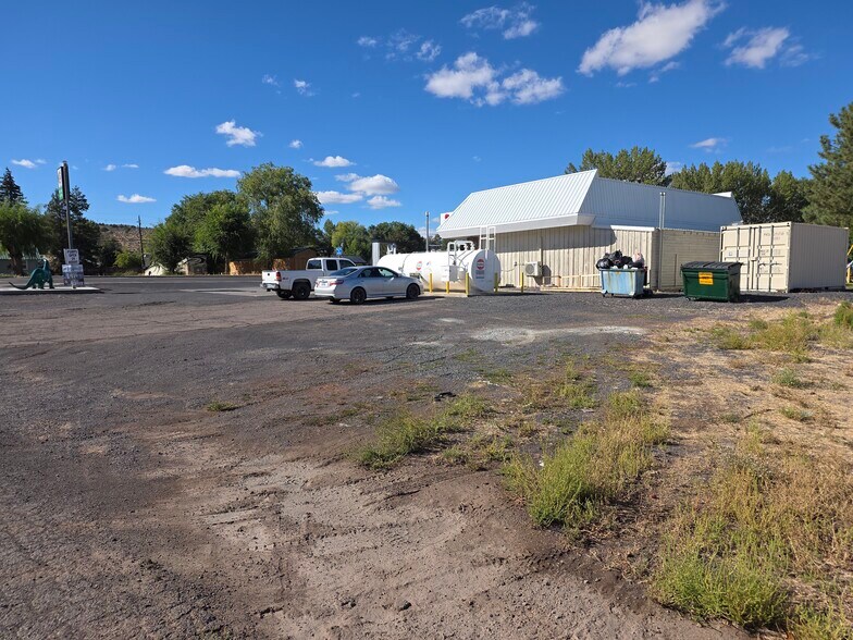 More Photos Of 103 US-20, Hines General Retail For Sale