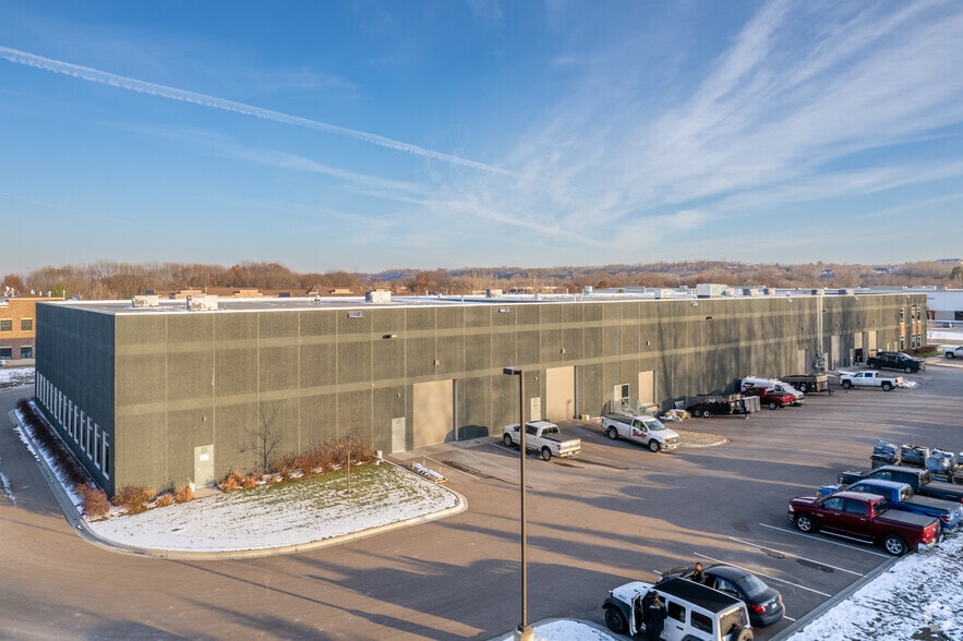 More Photos Of 8700-8720 Eagle Creek Pky, Savage Warehouse For Lease
