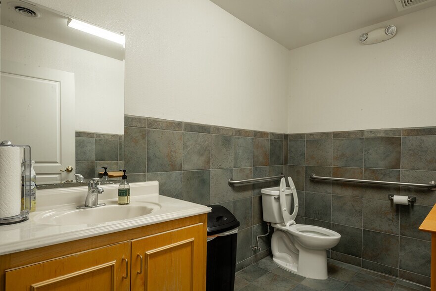 More Photos Of 6236 Laredo St, Las Vegas Office For Sale