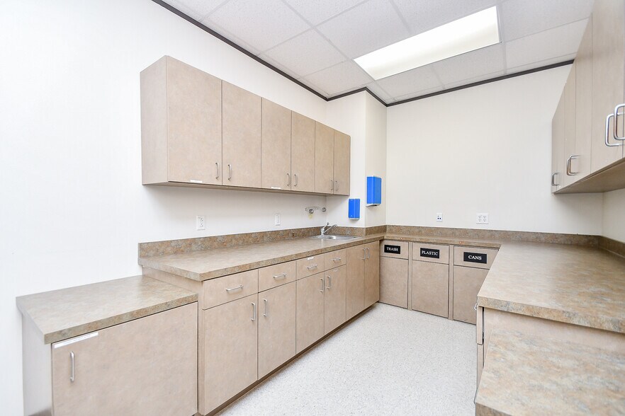 More Photos Of 15366 Park Row, Houston Office For Sale