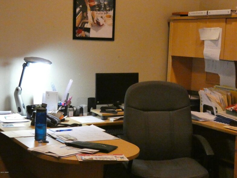 More Photos Of 3600 W White Mountain Blvd, Lakeside Showroom For Sale