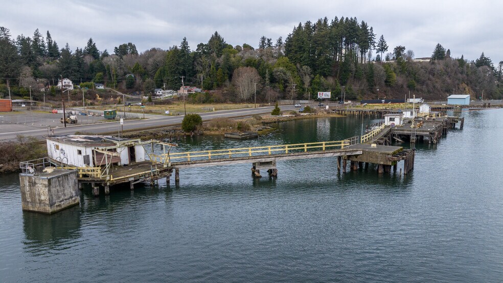 More Photos Of 2250 N Bayshore Dr, Coos Bay Marina For Sale