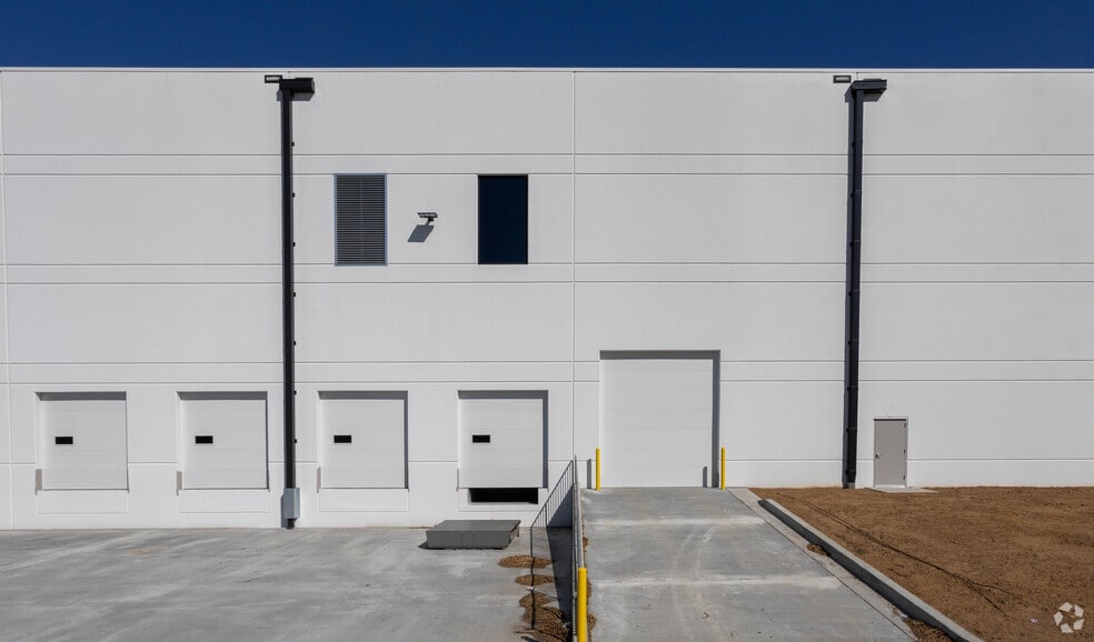 More Photos Of 1000 Commerce Center Dr, Elkton Distribution For Lease