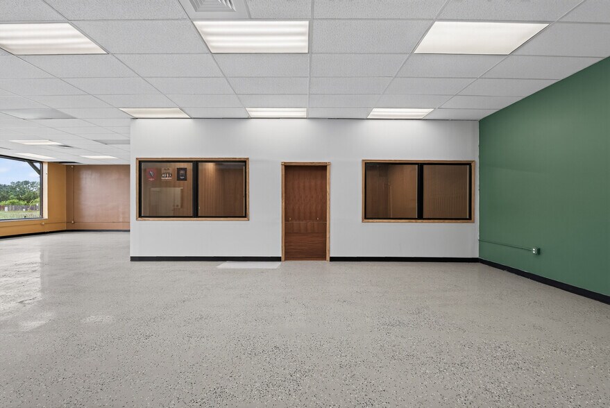 More Photos Of 15825 NW 7th Ave, Andover Convenience Store For Lease