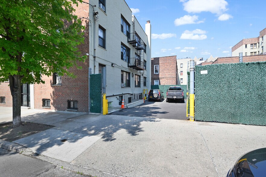 More Photos Of 2901 Matthews, Bronx Apartments For Sale