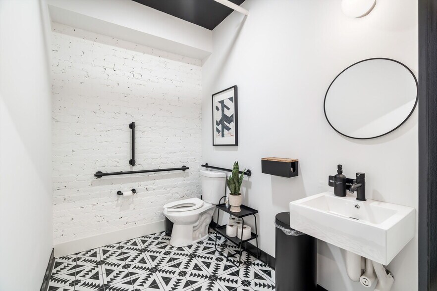 More Photos Of 828 N Broadway St, Knoxville Coworking Space