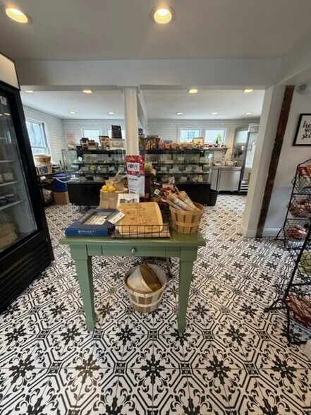 More Photos Of 279 Water St, Warren Storefront Retail Office For Lease