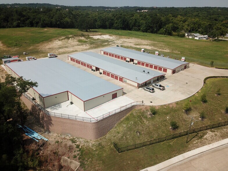 More Photos Of 124 Essex Blvd, Huntsville Self Storage For Sale