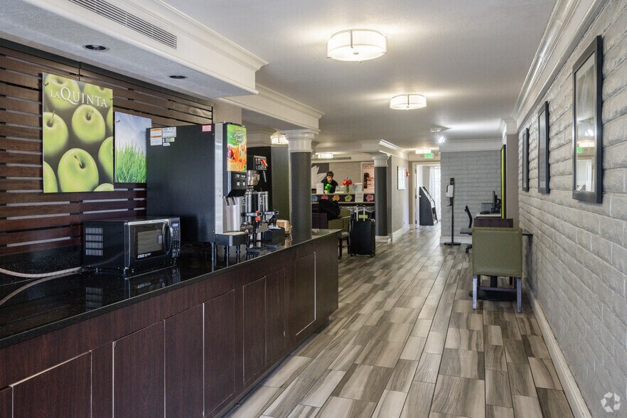 More Photos Of 8701 Turnpike Dr, Westminster Hotel For Sale