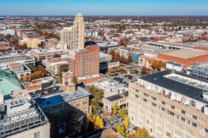 More Photos Of 424 E Grace St, Richmond Bank For Lease