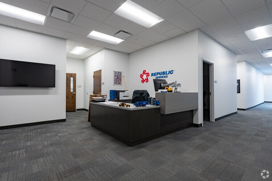 More Photos Of 8525 W 183rd St, Tinley Park Office For Sale