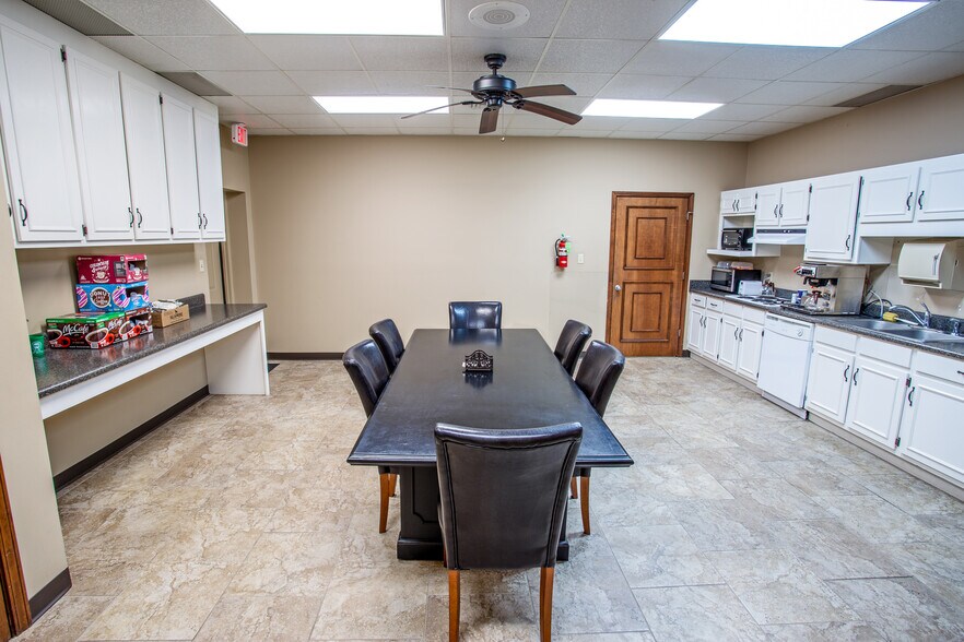 More Photos Of 1111 Hillcrest Rd, Mobile Office For Lease