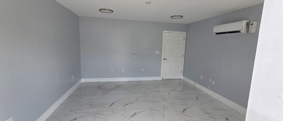 More Photos Of 10971 K Nine Dr, Bonita Springs Warehouse For Lease