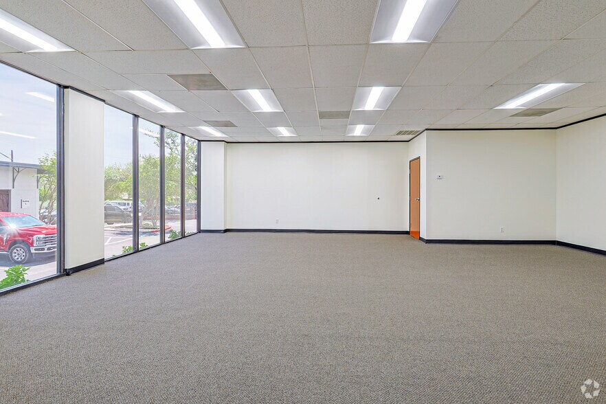 More Photos Of 5555 N Lamar Blvd, Austin Unknown For Lease