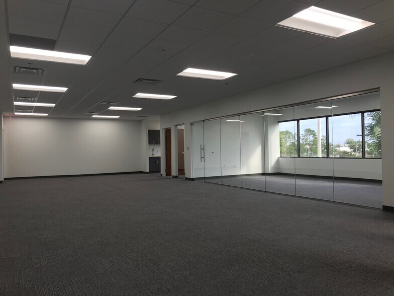 More Photos Of 5900 Lake Ellenor Dr, Orlando Office For Sale
