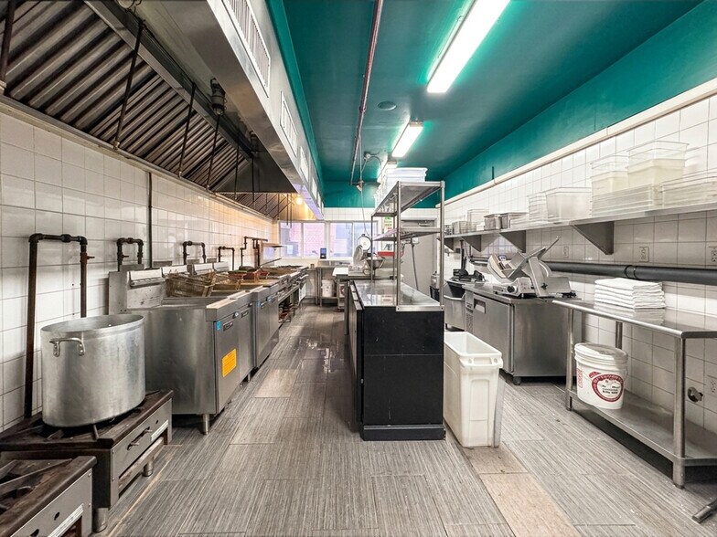 More Photos Of 646 Manhattan Ave, Brooklyn Storefront Retail Residential For Lease