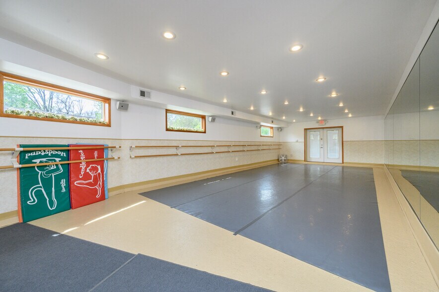More Photos Of 355 Buckelew Ave, Monroe Township Freestanding For Sale