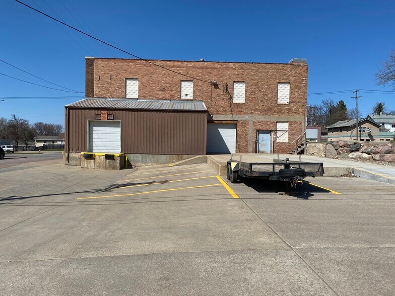 More Photos Of 1001 E 8th St, Sioux Falls Industrial For Sale