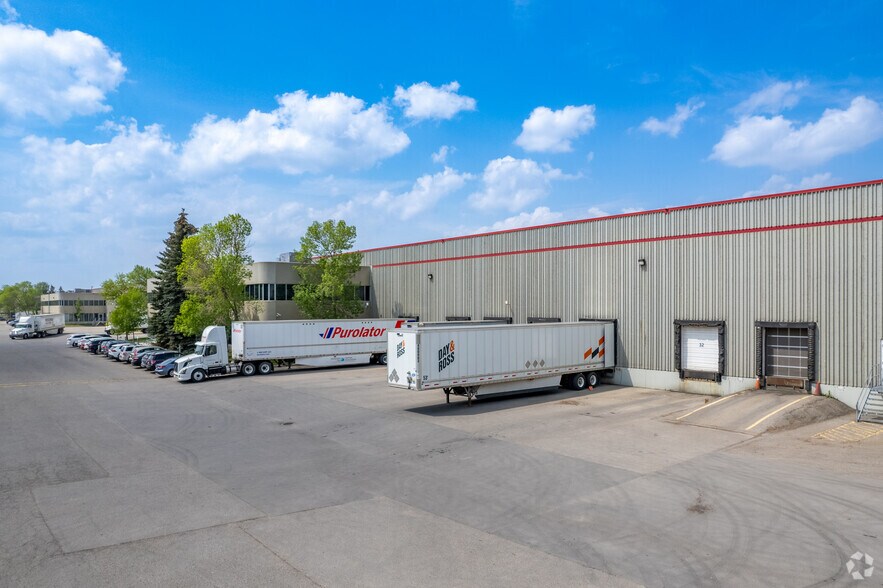 More Photos Of 4920-5280 72 Av SE, Calgary Warehouse For Lease