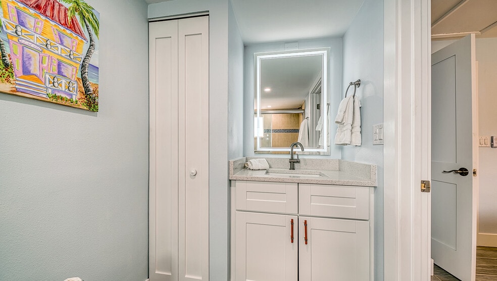 More Photos Of 104 Avenida Veneccia, Siesta Key Multifamily For Sale