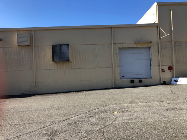 More Photos Of 20 N Front St, Bally Distribution For Sale