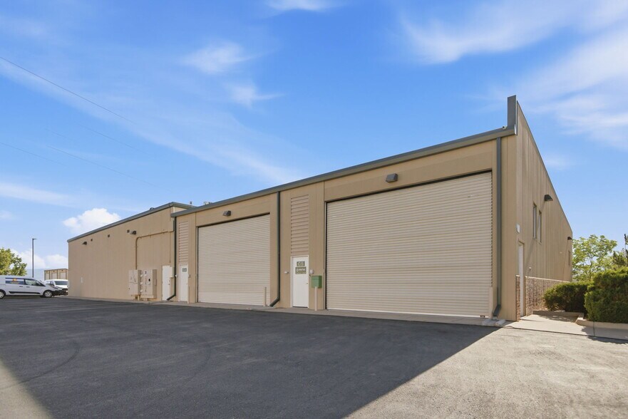 More Photos Of 9337 Commerce Center St, Highlands Ranch Showroom For Sale