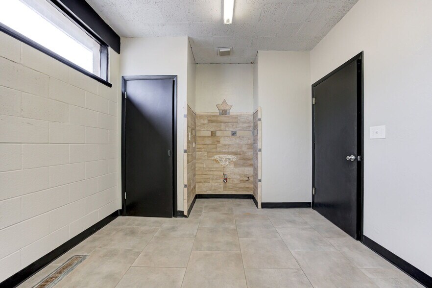 More Photos Of 324 N 19th St, Guthrie Office For Sale