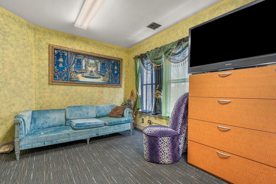 More Photos Of 56 N Bedford St, East Bridgewater Office For Sale