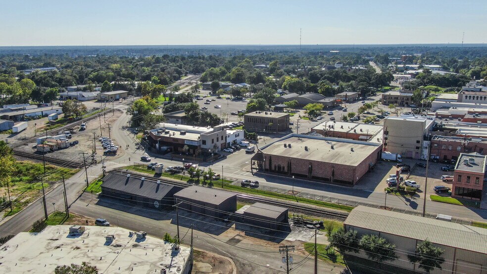 More Photos Of 98 Avenue A, Conroe General Retail For Lease